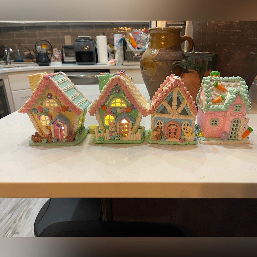 Brand New! Set of 4 Decor Light Up Easter Claydough Gingerbread Houses